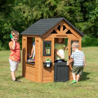 13 Extravagant Outdoor Playhouses for Children