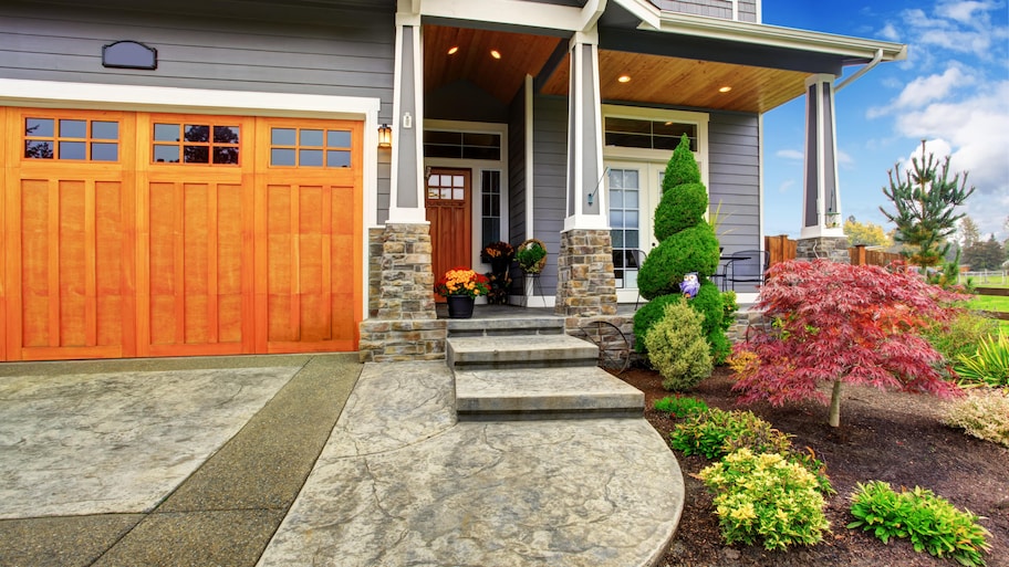 15 Amazing Front Yard Landscaping Ideas with Rocks and Mulch