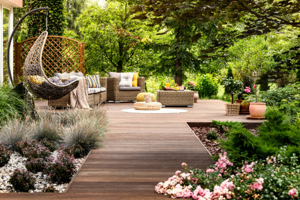 Make a Garden Wall for Your Patio