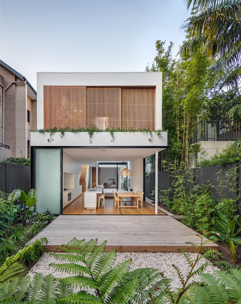  Modern Summer White House with Black Trim