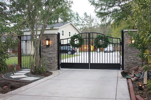 Stone Pillar Gate